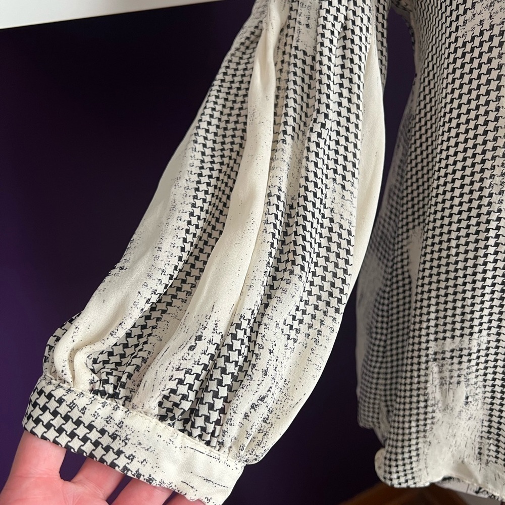 7 for $30 Parker Long Sleeve Blouse - Picture 2 of 8